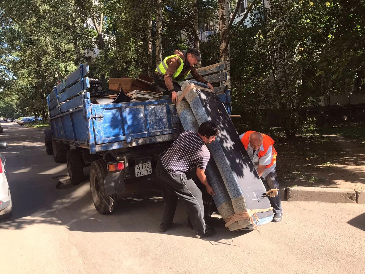 Профессиональный вывоз крупногабаритного мусора в Прохладном в октябре