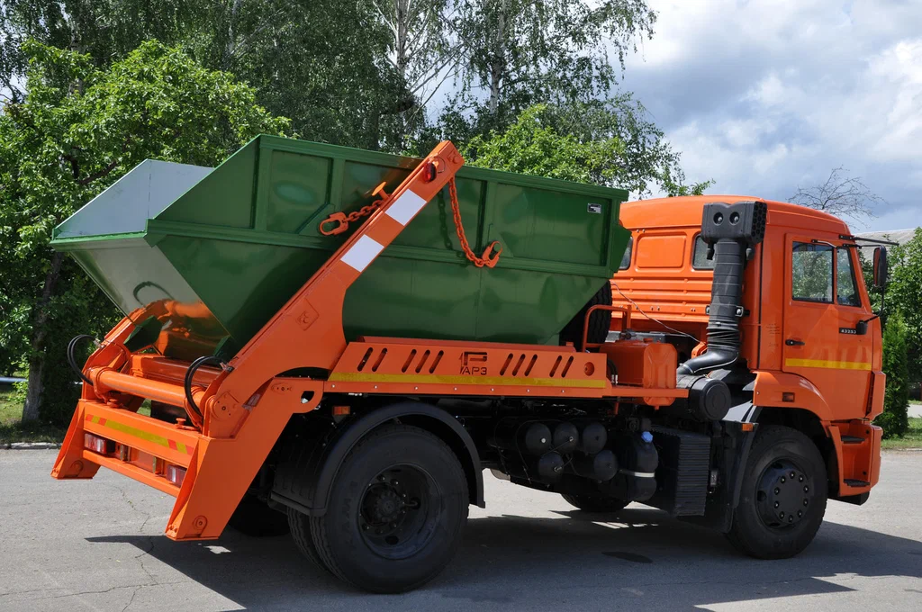 Заказ бункеровоза для вывоза мусора и отходов в Прохладном в октябре