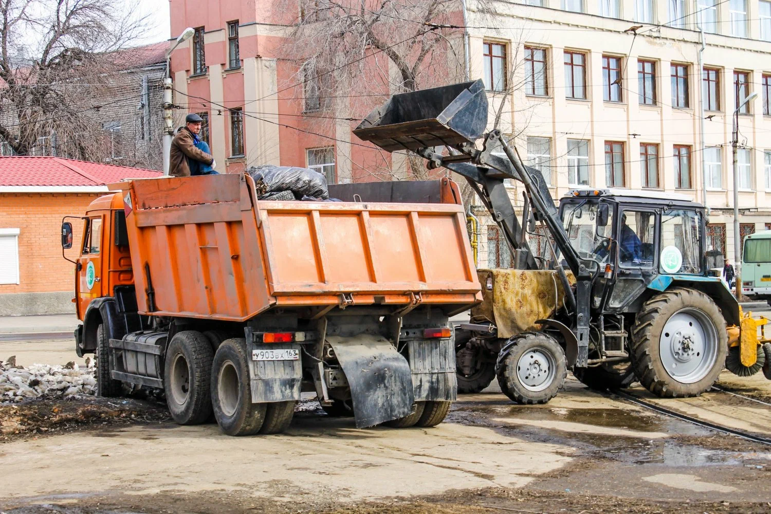 Вывоз мусора Камазом в Прохладном – аренда и заказ Камаза 10 тонн от 2546 руб. в ПроМусор