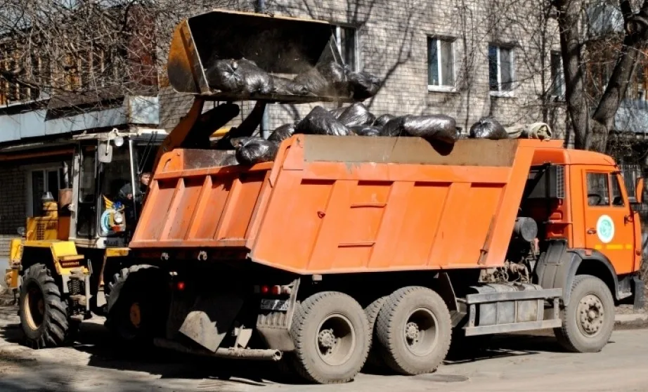 Вывоз мусора грузовым фургоном 5 тонн в Прохладном – ПроМусор, аренда, цена от 1679 руб