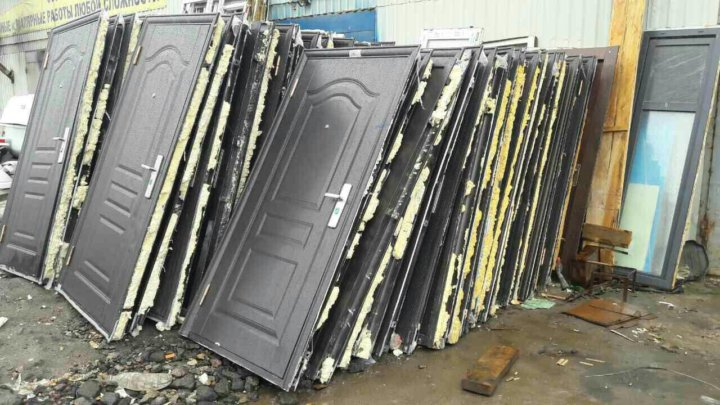 Вывоз металлических дверей с утилизацией в Прохладном в октябре