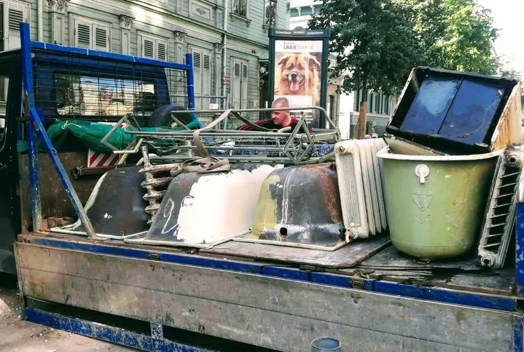Вывоз старой сантехники в Прохладном от ПроМусор: быстро, недорого от 596 руб., утилизация и грузчики