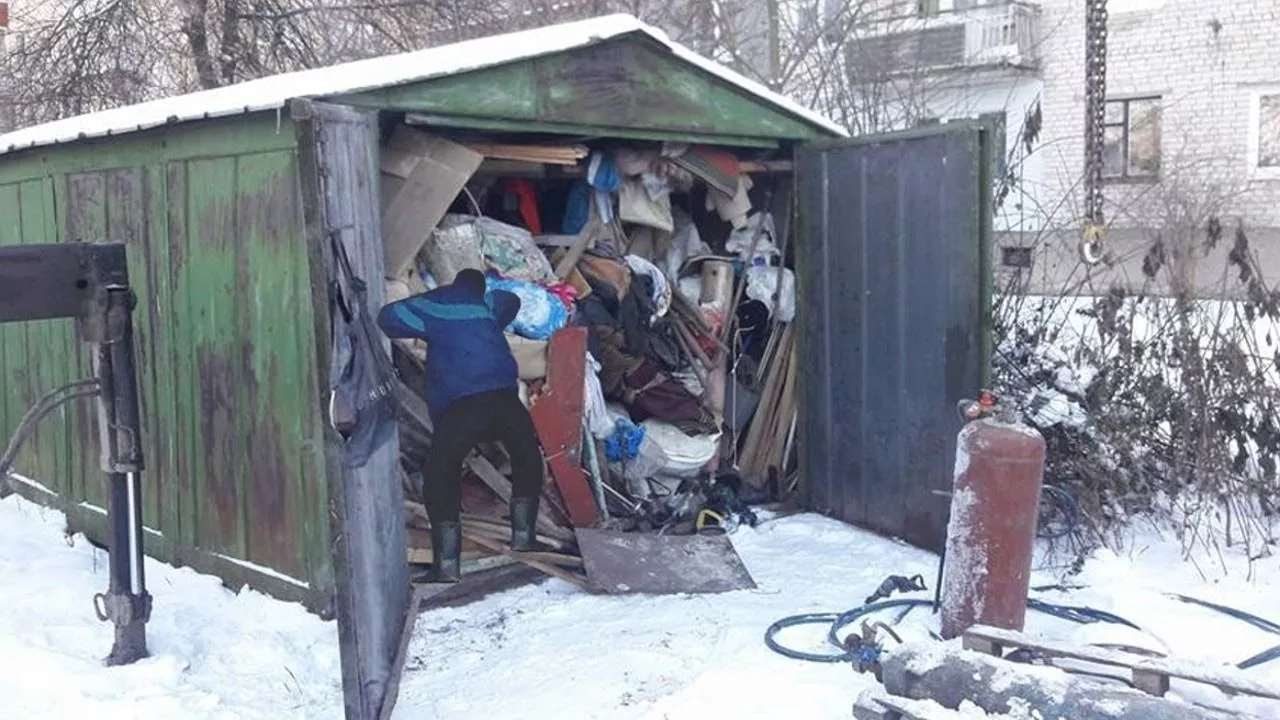 Вывоз мусора из гаража с гарантией чистоты в Прохладном в октябре