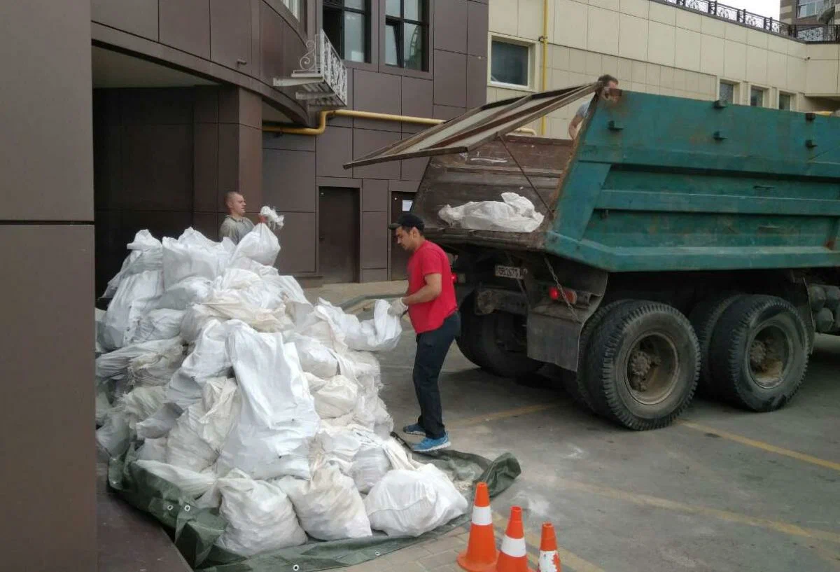 Вывоз мусора из подвала в Прохладном от ПроМусор – уборка, разбор завалов и очистка, цены от 2600 руб